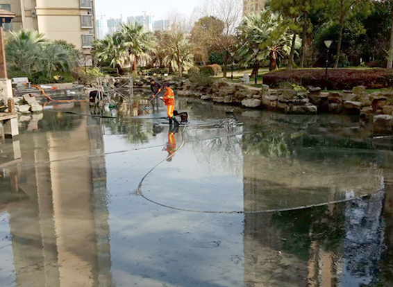 陈巴尔虎景观池淤泥清理