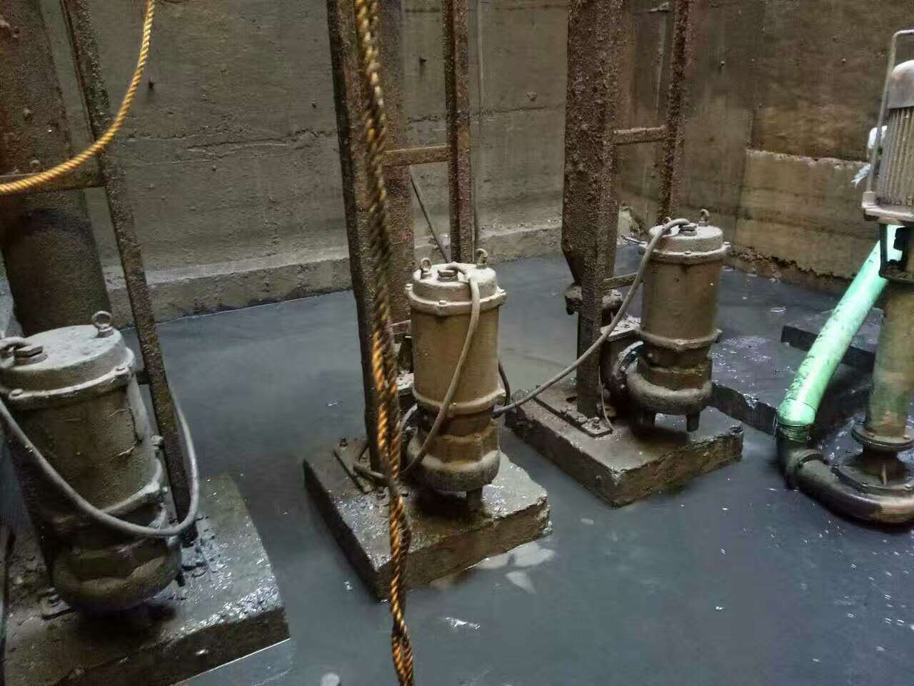 陈巴尔虎污水池清理